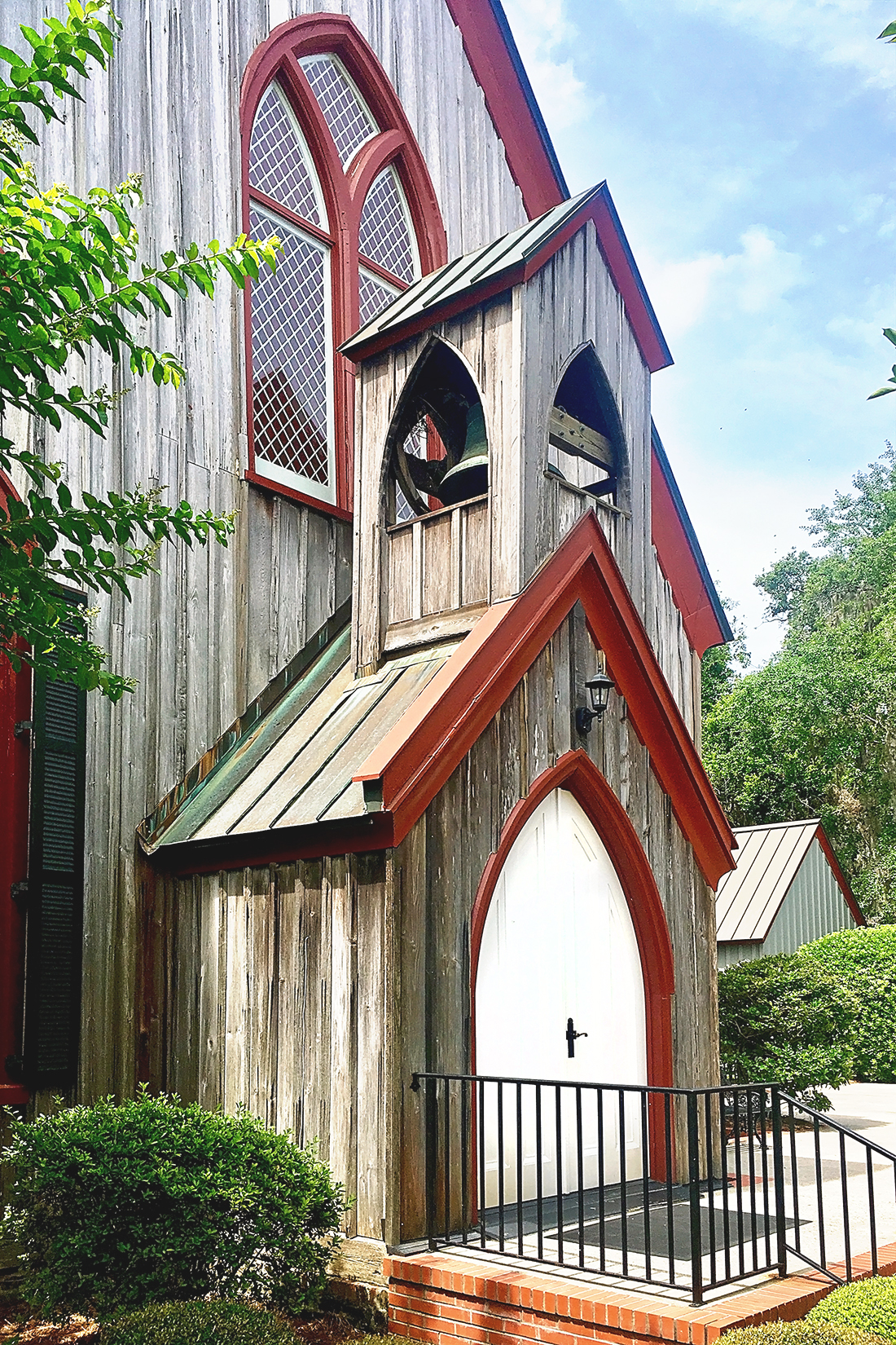 If you're looking for things to do in Bluffton SC, definitely take a stroll down to the Church of the Cross in historic Old Town Bluffton. It sits on the edge of the May River and the views are absolutely beautiful!