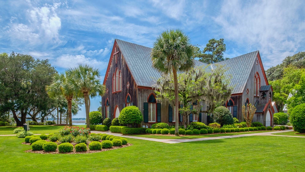 Things to do in Bluffton SC // The Church of the Cross is a must see! Photo source ©geofotousa via FlickrCC