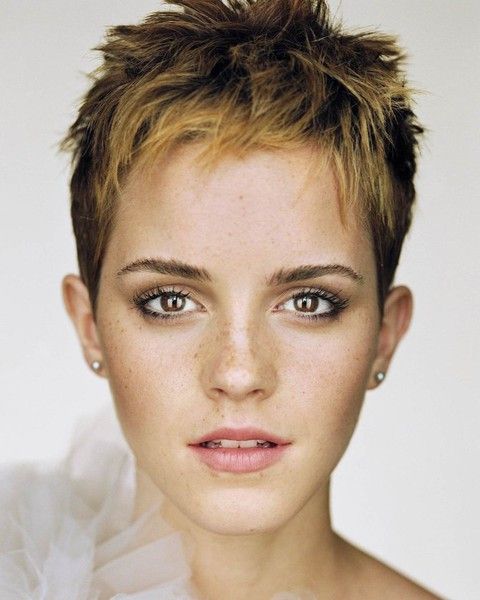 Celebrities with Beautiful Freckles | Sand Sun & Messy Buns