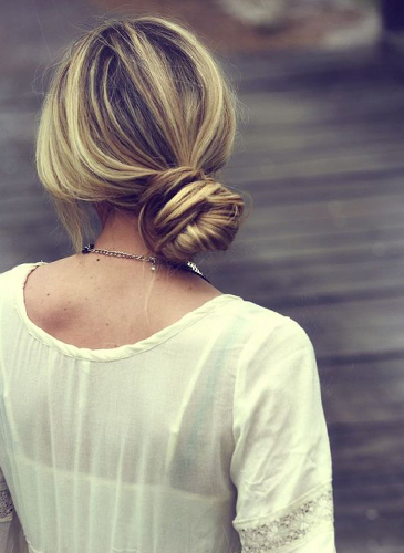 The Best Low Messy Buns on Pinterest | Sand Sun & Messy Buns