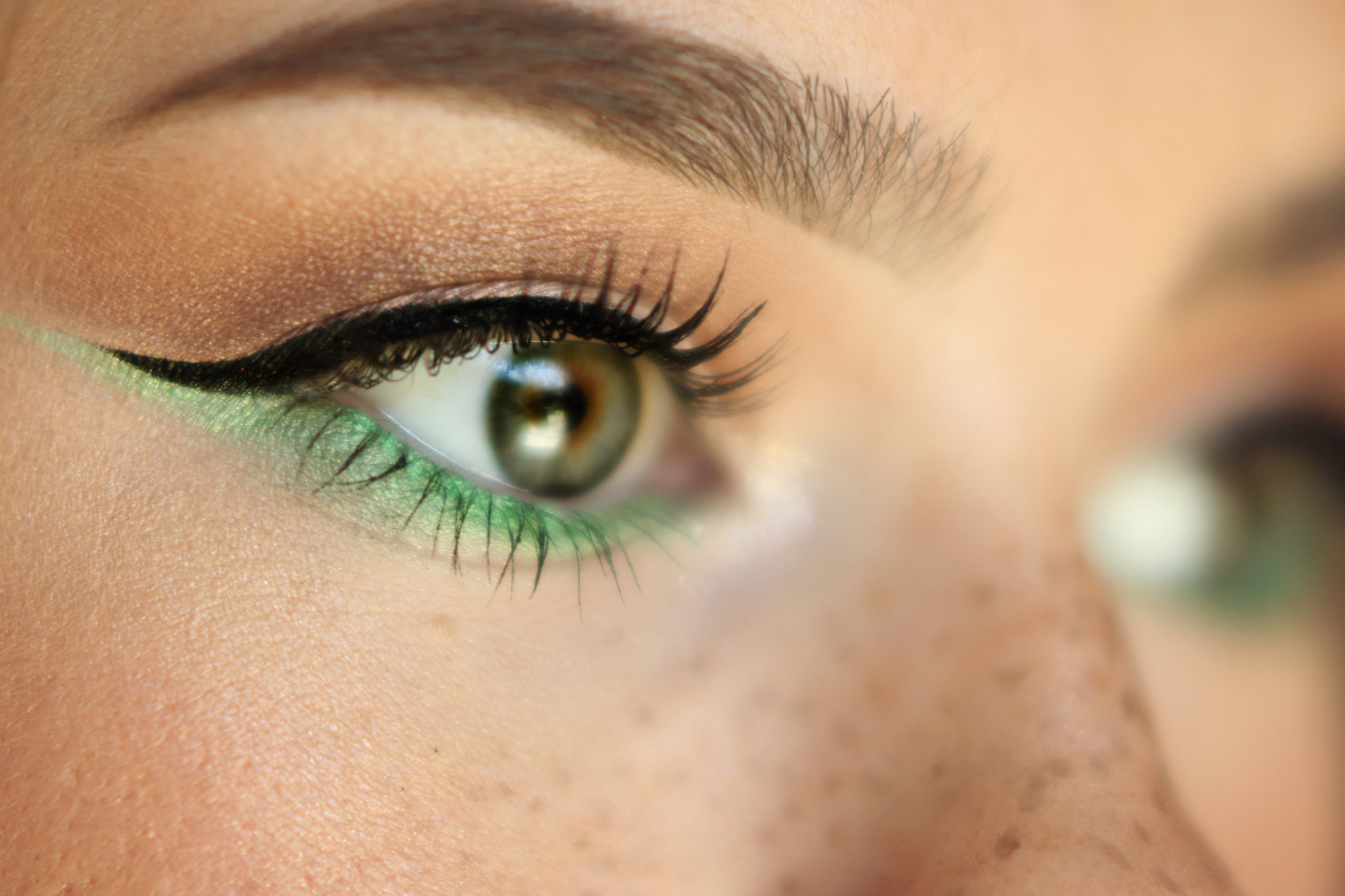 St. Patrick's Day makeup ideas - closeup of green liner #greenliner #greeneyeliner #stpatricksdaymakeup #stpatricksday