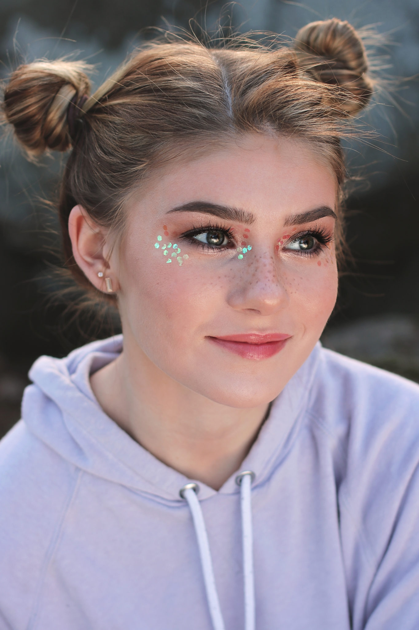 Fun & Sparkly Festival Makeup Tutorial for Coachella | Sand Sun & Messy Buns