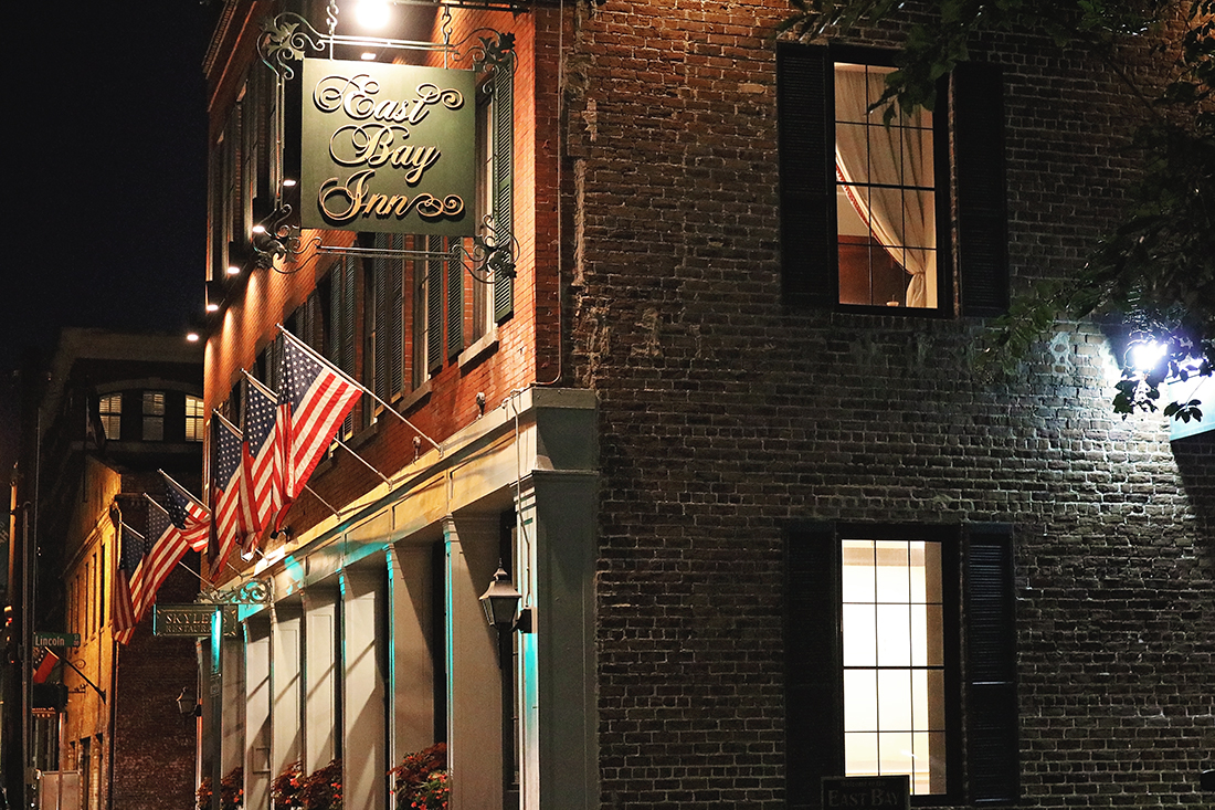 If you're looking for the best places to stay in Savannah near River Street, East Bay Inn is a great option! It's been renovated but still has that old Savannah feel to it. Plus, it's pet-friendly!