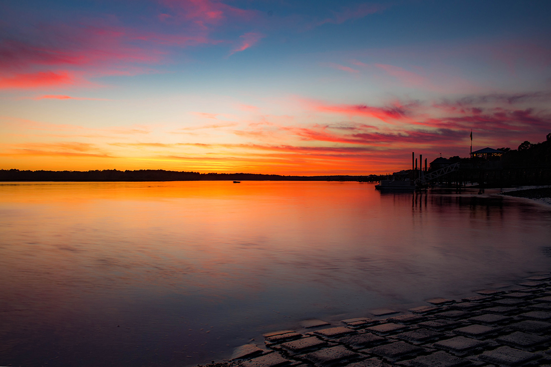 Things to do in Bluffton // Head down to the park to visit the Oyster Factory and check out the boats at the dock.