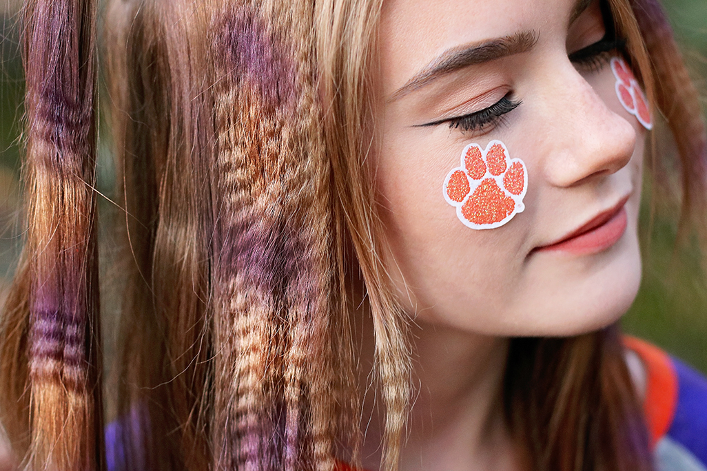 Game day hair and makeup ideas! Showing off the team spirit with tiger stripes and crimped hair. #LOrealParis #crimpedhair #gamedaymakeup #gamedayhair #clemson #ad