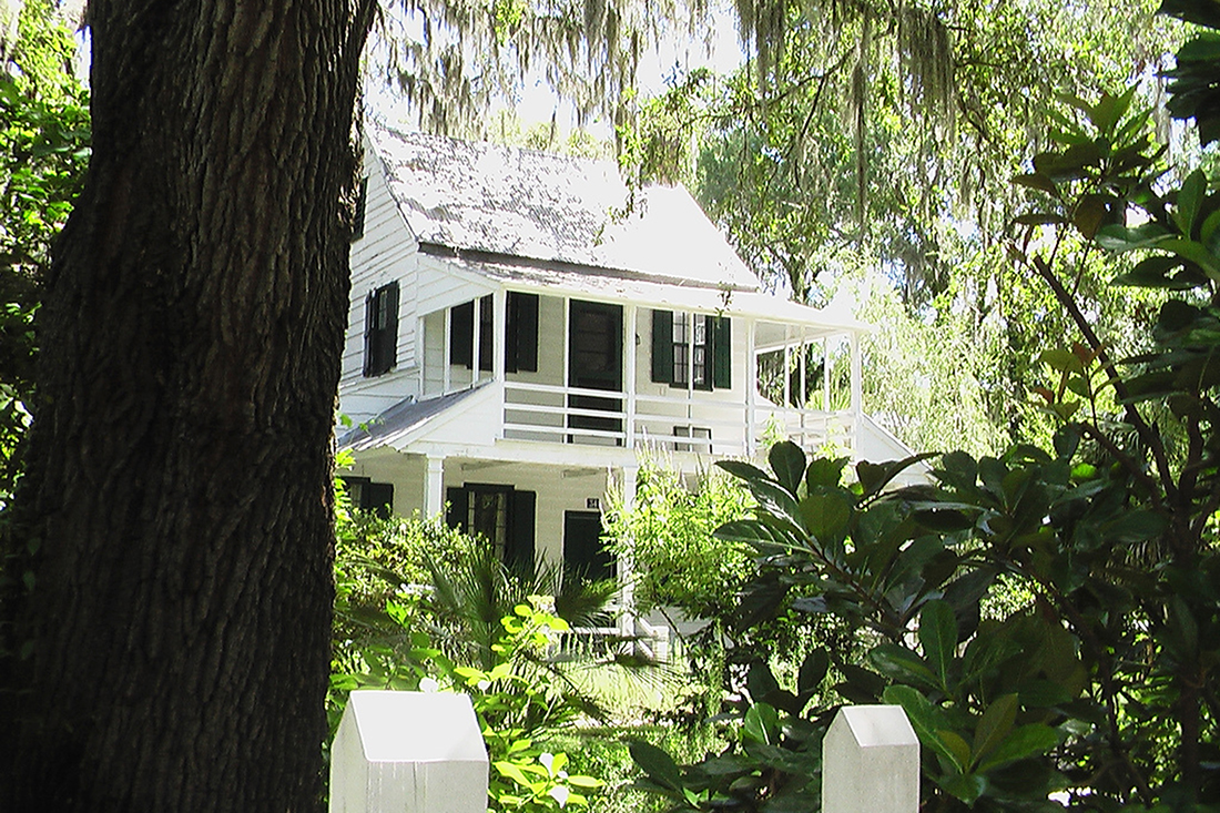 The homes in Old Town Bluffton are beautiful and many have a Southern coastal style/vibe. ©JPeeden via FlickrCC