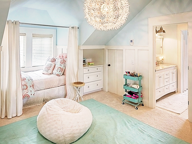 As seen in Coastal Living Magazine, this may be the ideal vacation home rental in Bluffton SC if you're traveling with kids! | Photo ©Homeaway #bluffton #blufftonsc #homerentals
